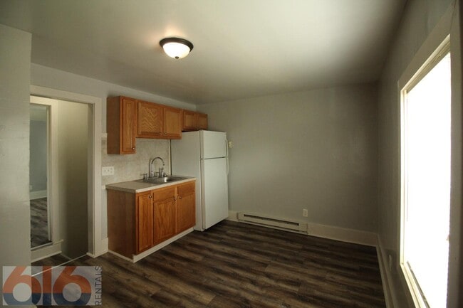 Foto del edificio - 817 Douglas St NW