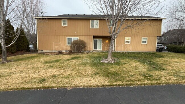 Foto del edificio - 1945 SW Canyon Dr