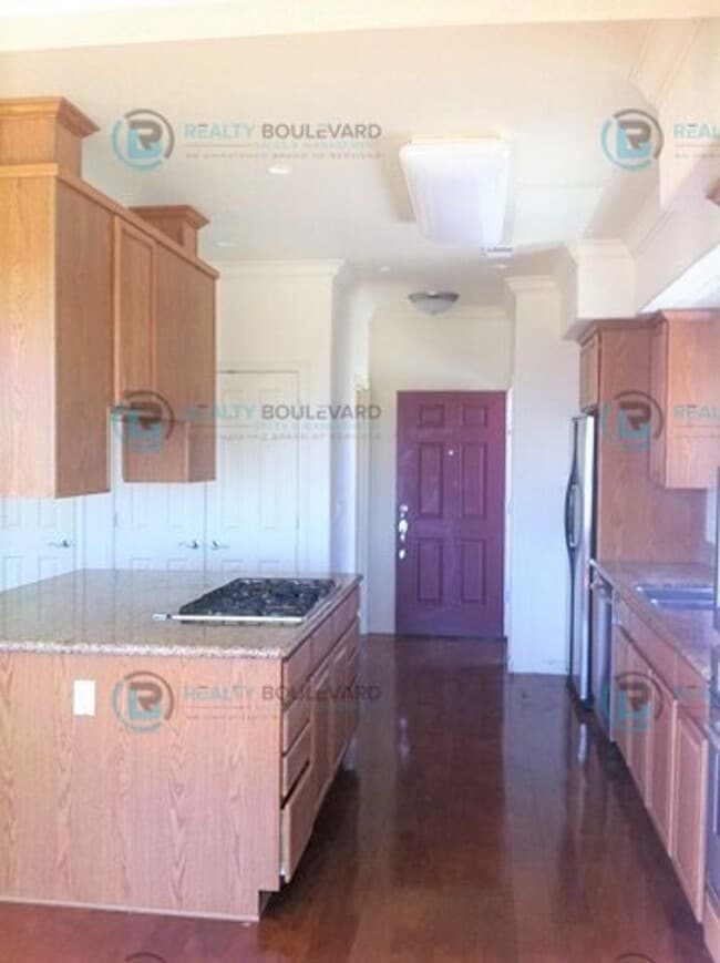 Building Photo - Stunning 3-Bedroom Townhome with Panoramic City Views, Upgraded Kitchen & Spacious Living in Nort...