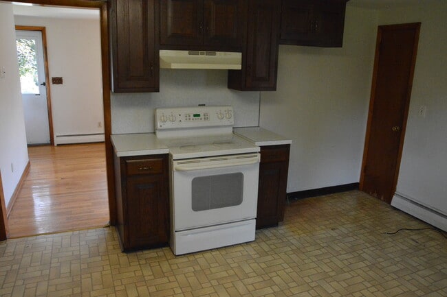 Kitchen - 252 Forest St