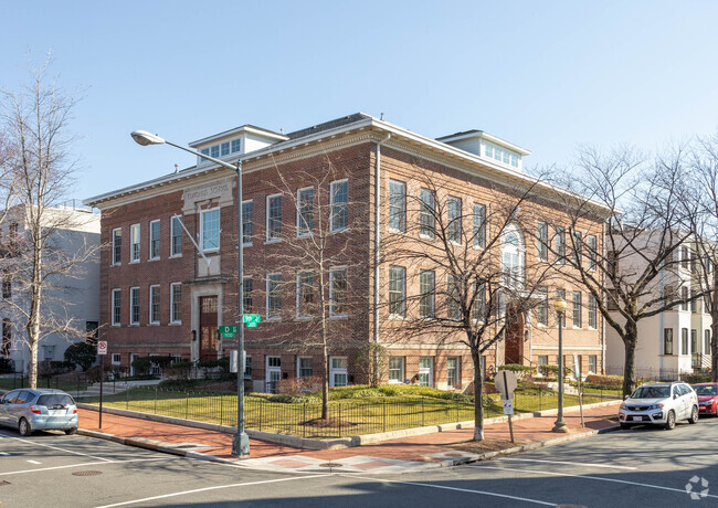 Foto del edificio - Edmonds School Condominiums
