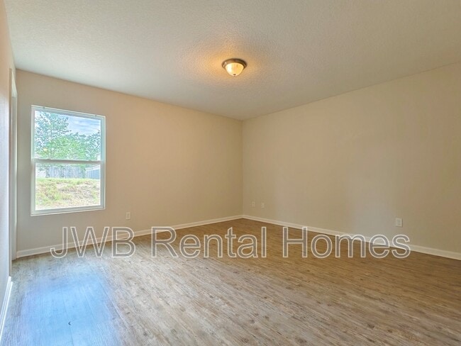 Foto del edificio - 8275 Maple St
