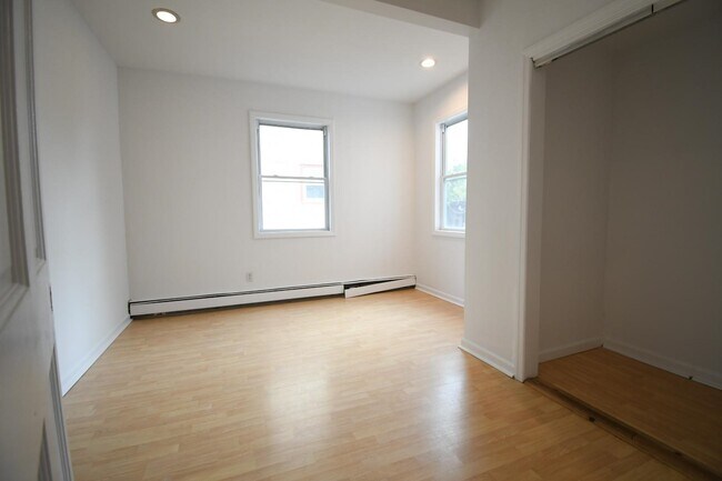 Foto del edificio - 14 Washburn Pl