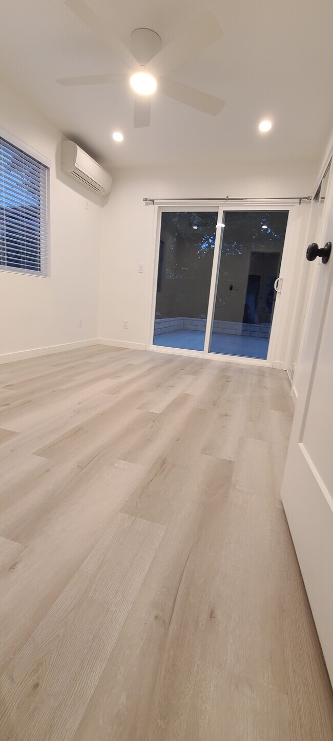 Foto del edificio - 6601 Berquist Ave