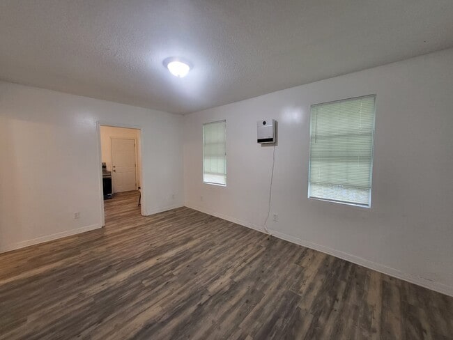 Foto del edificio - 3730 Lehigh St