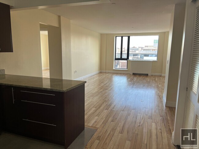 Building Photo - King Size One Bedroom Near All In LIC,NY