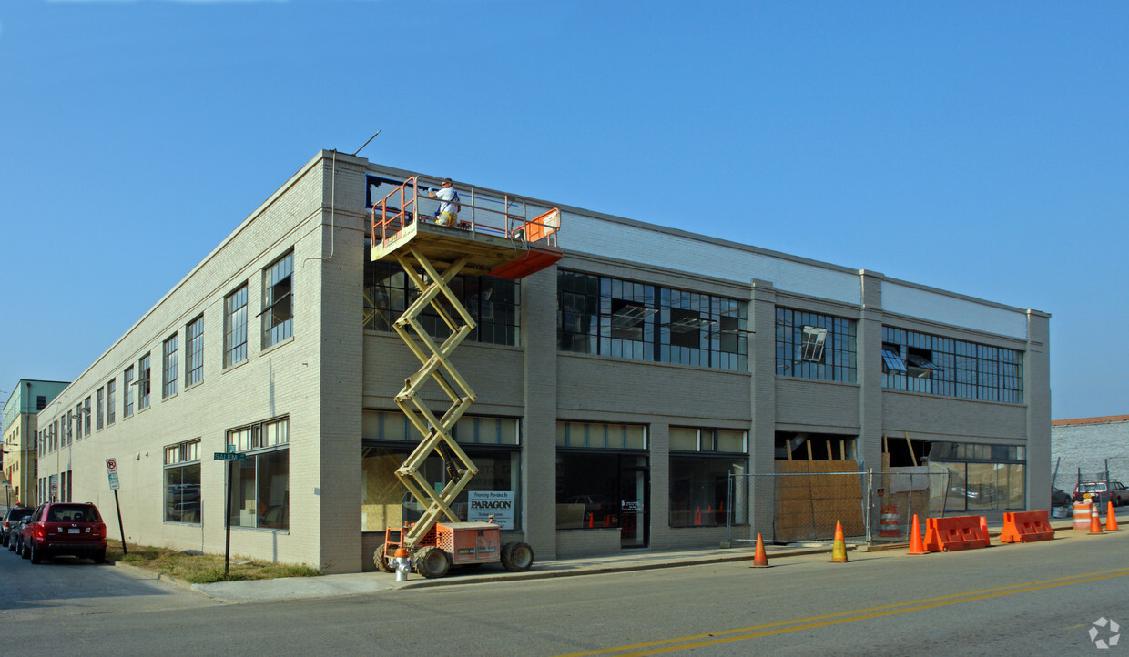Primary Photo - Fulton Motor Lofts