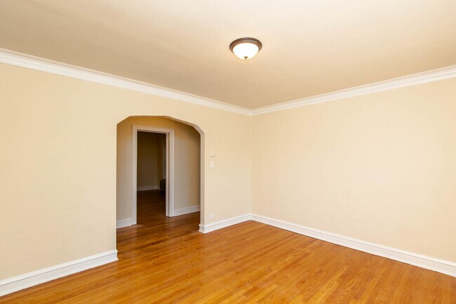 Foto del edificio - 5425 W Montrose Ave