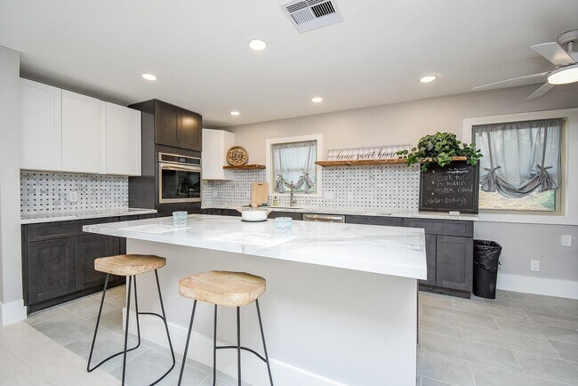 Foto del edificio - 7618 Highmeadow Dr