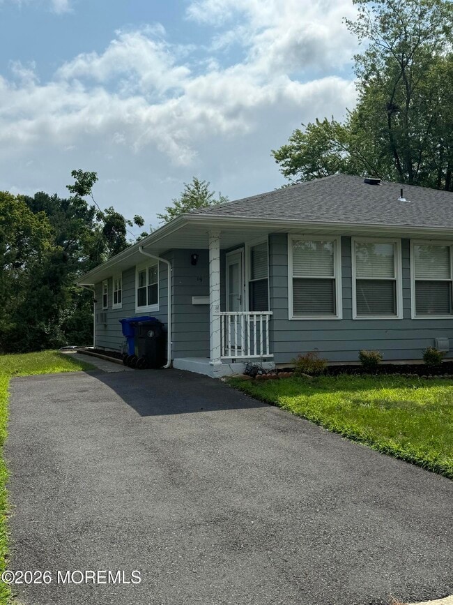 Building Photo - 19 Niagara Dr
