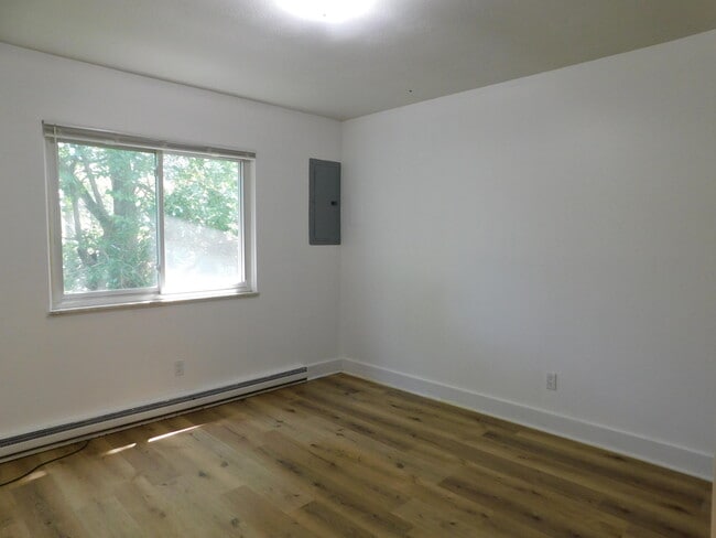 Foto del edificio - 245 Brookridge Ct