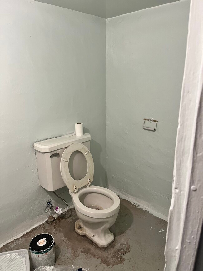 1/2 Bath in Basement - 86 Beech St