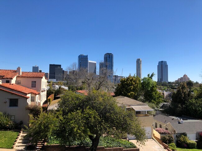 Foto del edificio - 1845 Holmby Townhome - MUST SEE!