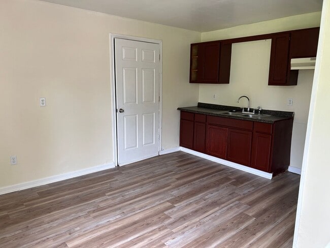 Building Photo - Central air and Heat 4 Bedroom home