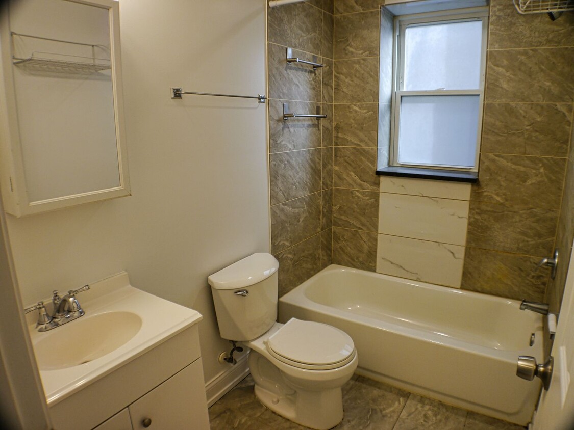 Building Photo - 1349 W 81st St
