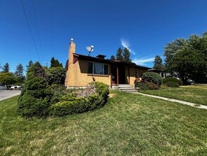 Building Photo - 1803 E 40th Ave