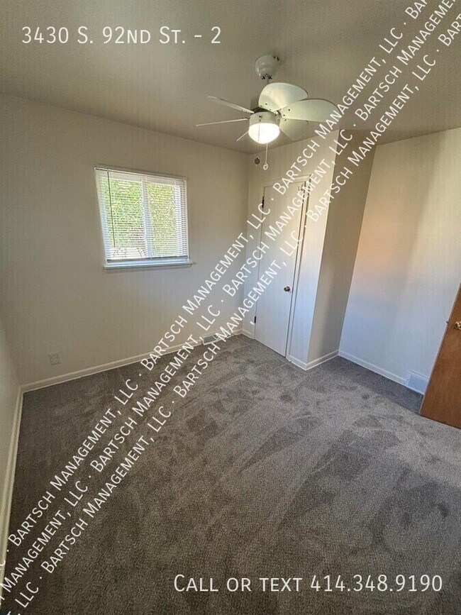 Foto del edificio - 3430 S 92nd St