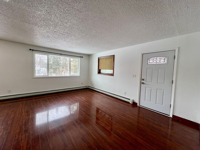 Building Photo - Waves Rd *