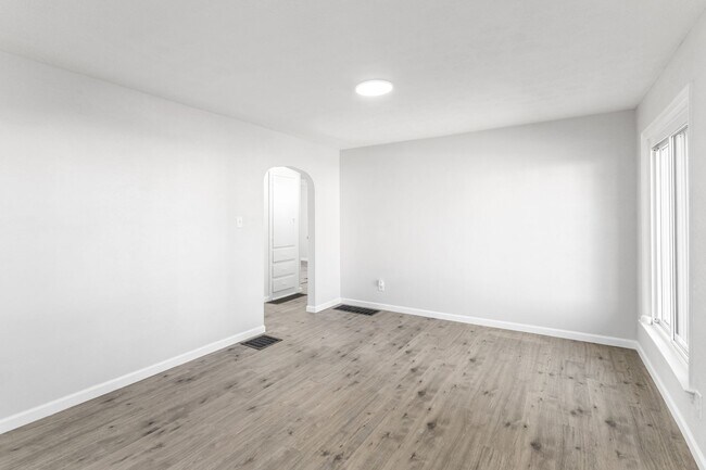 Foto del edificio - 1961 Dartmouth Ave