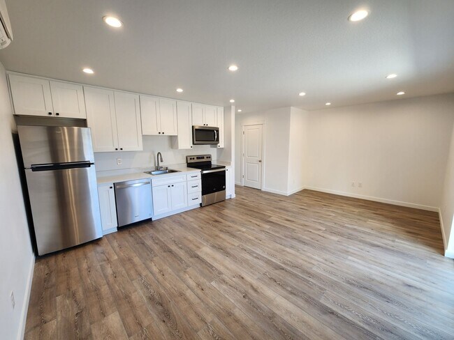 Building Photo - 1009 Peach Rd