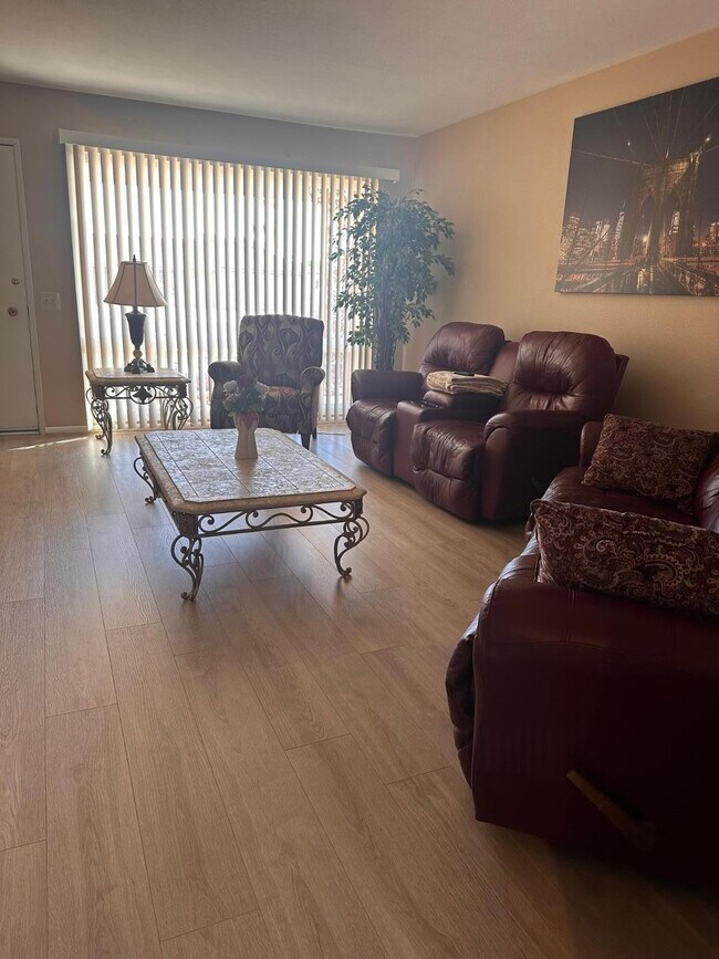 Foto del edificio - 10214 W Burns Dr