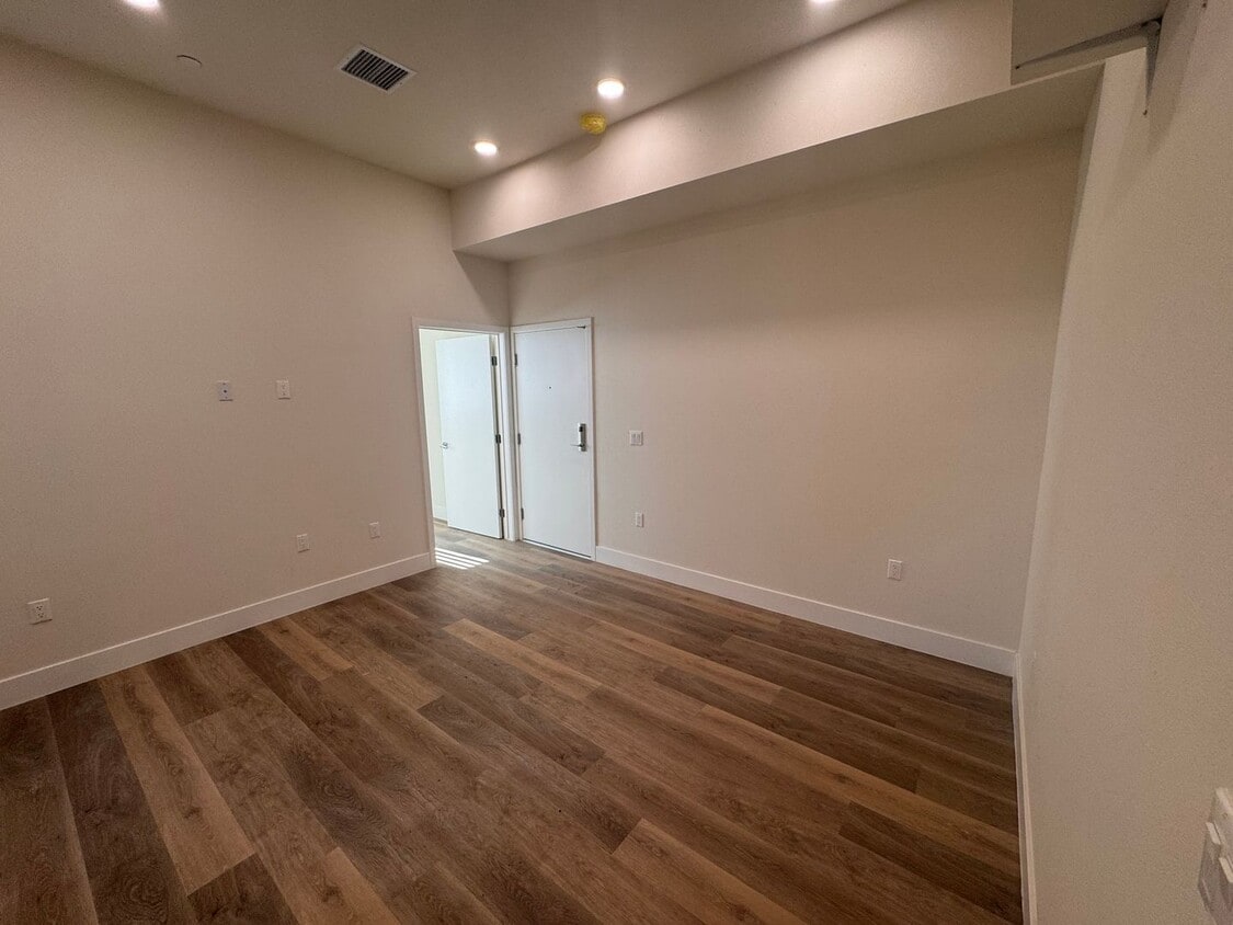 Photo - 1015 W 21st St – Modern Student Living Steps From USC