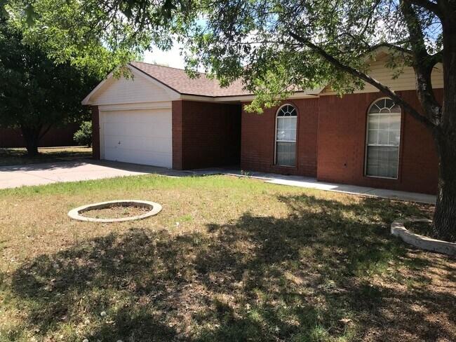 Building Photo - Clean, Beautiful, and spacious home! Avail...