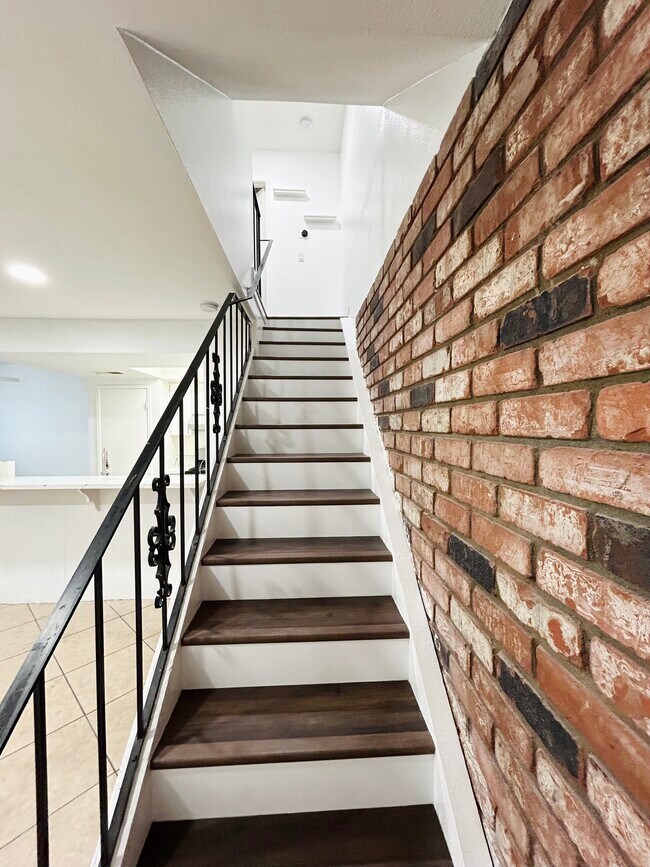 Escaleras - 1721 Normandy Pl