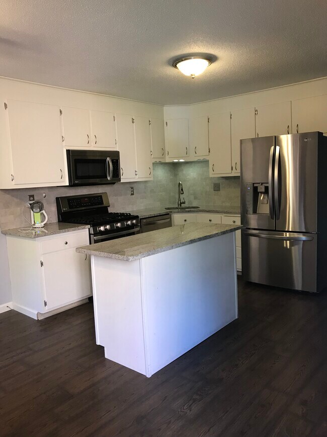 Beautiful updated kitchen with new appliances - 150 Burritt St Townhome