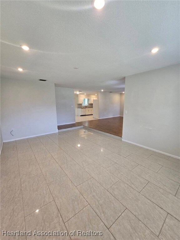 Foto del edificio - 2717 Queenswood Dr