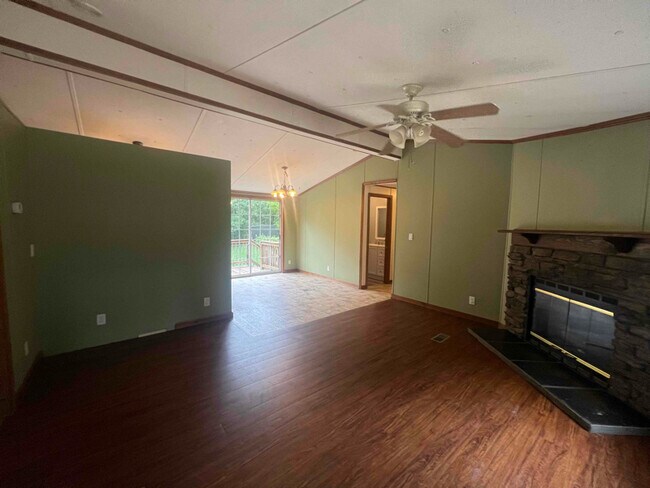 Foto del edificio - 347 Colemans Mill Rd