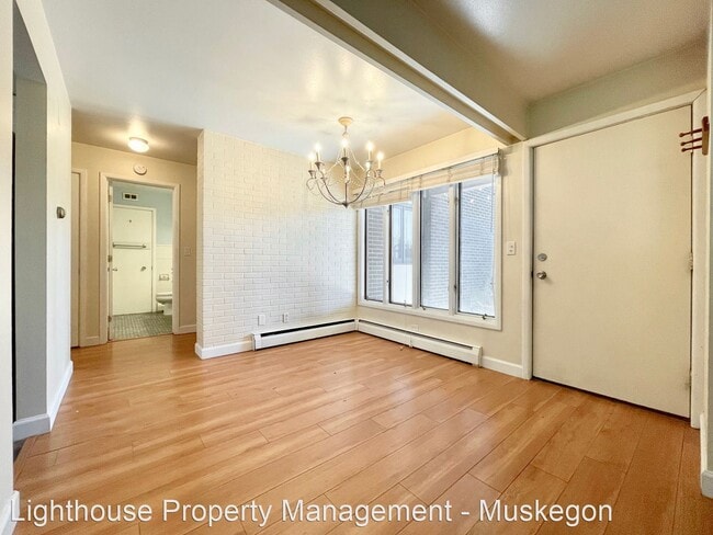 Building Photo - 2 br, 1 bath House - 815 S. Despelder #9