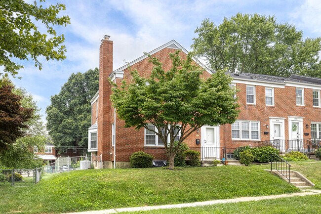 Building Photo - 1517 Dellsway Rd