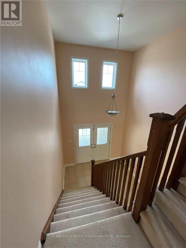 Building Photo - 530 Isaiah Cres