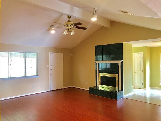 Foto del edificio - 3330 Creek Grove Dr