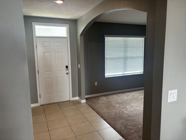 Building Photo - 152 Ludisia Loop