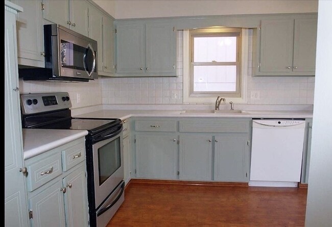 Building Photo - 3304 S 158th St