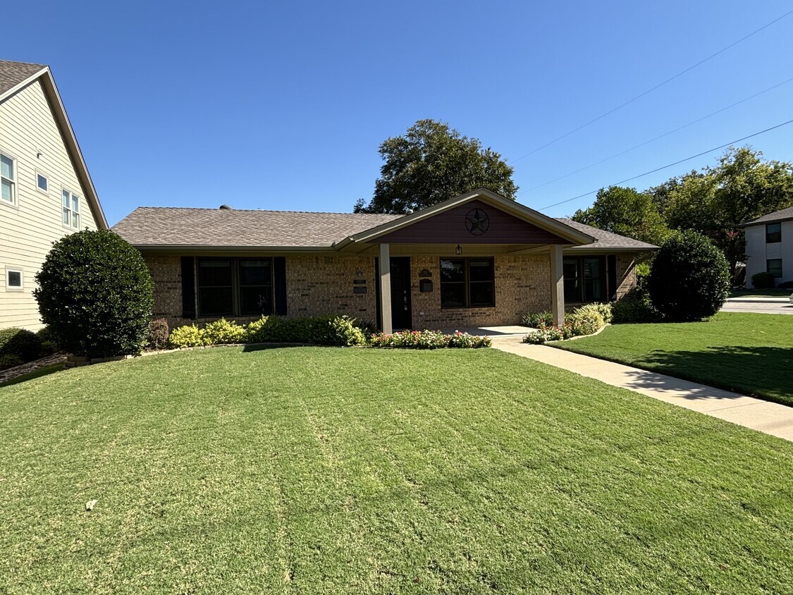 Foto principal - 235 Austin St