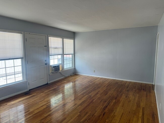 Foto del edificio - 417 E Walnut Ave