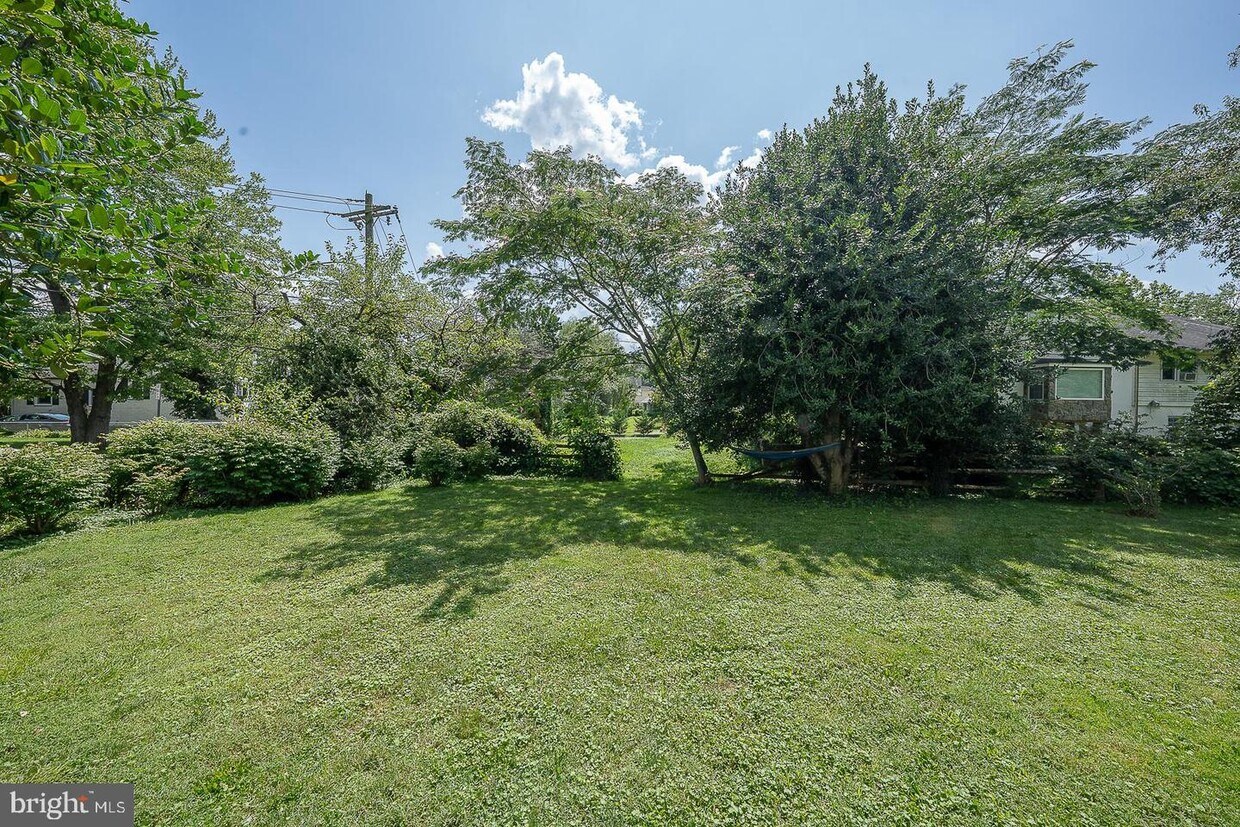 Primary Photo - 76 Meadowbrook Rd