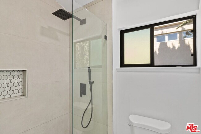 Foto del edificio - 3448 Ardsley Pl