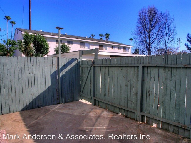 Building Photo - 851 Barranca Ave