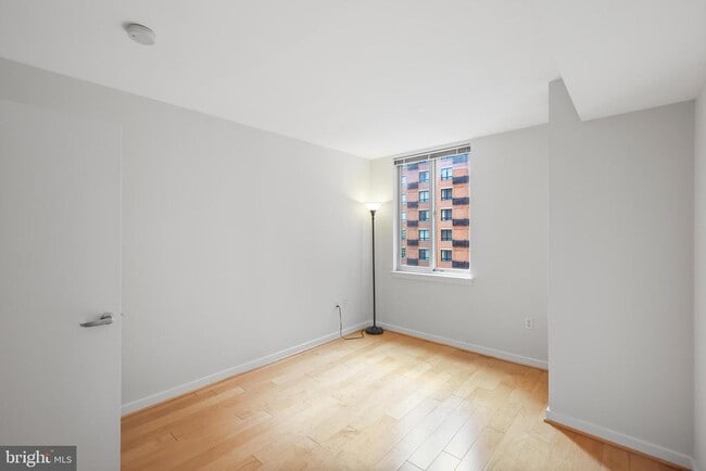 Foto del edificio - 1000 New Jersey Ave SE