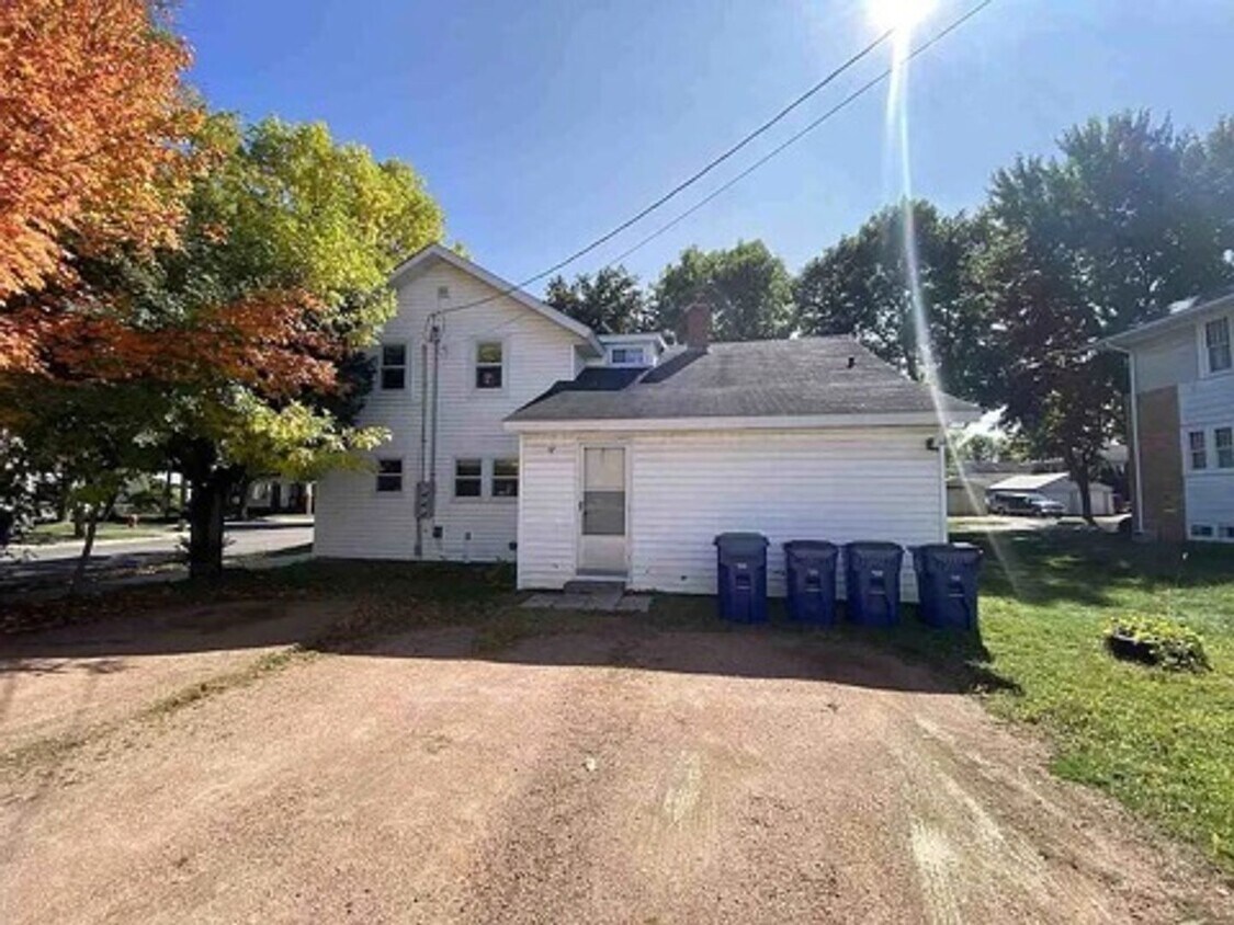 Building Photo - 636 Kickbusch St