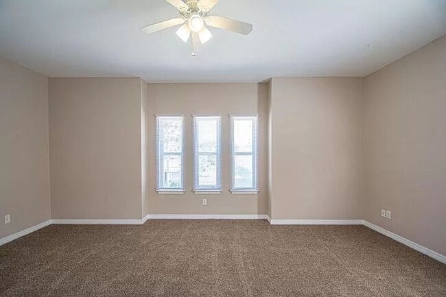 Building Photo - Beautiful 3-Bed in Enchanted Estates