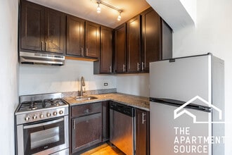 Building Photo - 4737 N Hermitage Ave