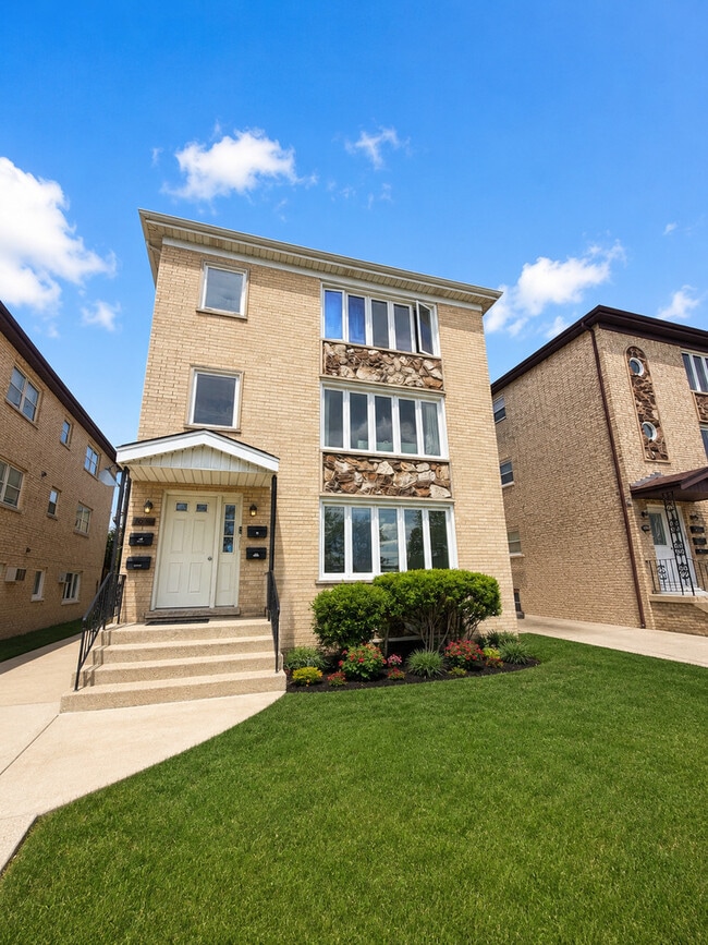 Building Photo - 7942 W Addison St