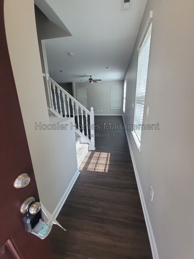 Foto del edificio - 5645 Brownstone Dr