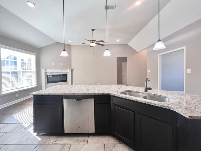 Building Photo - GlenCove9124