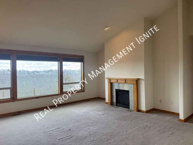 Foto del edificio - 3 Bedroom Home with Office-Huge Canyon Views